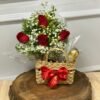 Cestinha Rústica com 4 Rosas Vermelhas e Ferrero Rocher 3 Unidades