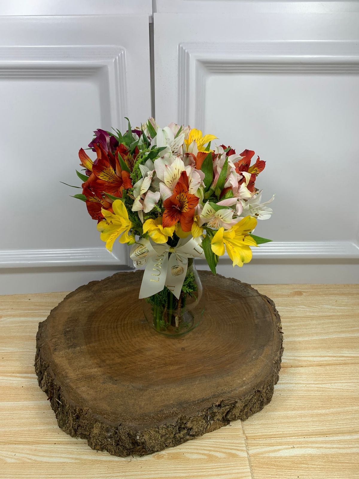 Vidro - Arranjo de 12 Astromélias Coloridas