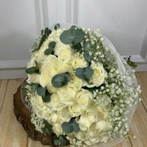 Buquê de 60 Rosas Brancas