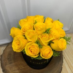 Alternative view of Box de 18 Rosas Amarelas