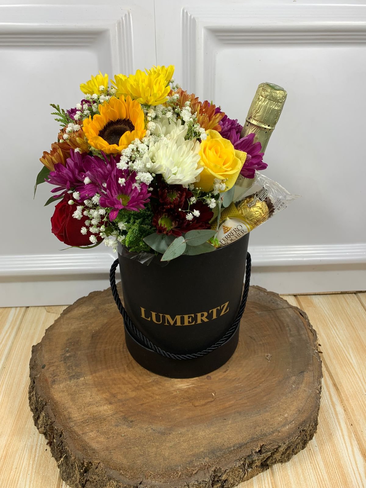 Box Redonda de Flores do Campo, Ferrero Rocher 3 unidades, Freixenet 200ml