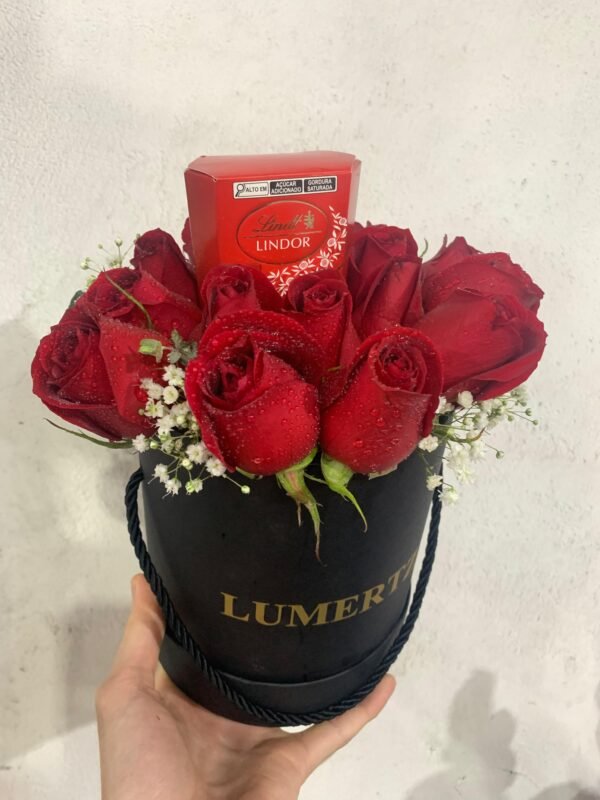 Box Redonda de 15 Rosas Vermelhas e Lindt 37g