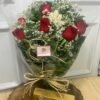 Buquê de 6 Rosas Vermelhas e Ferrero Rocher 8 Unidades