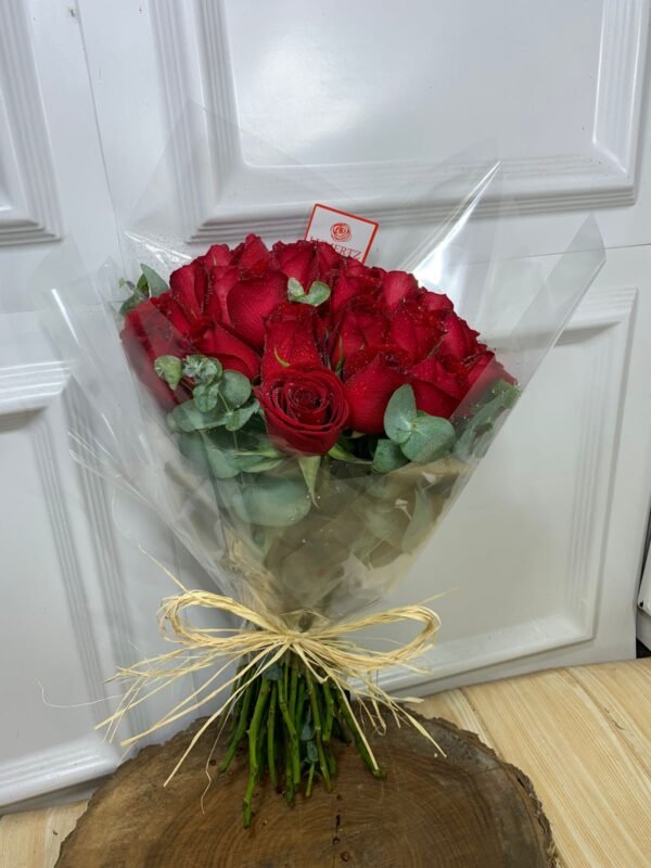 Buquê de 30 Rosas Vermelhas (Papel Transparente)