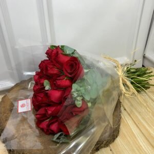 Alternative view of Buquê de 30 Rosas Vermelhas (Papel Transparente)