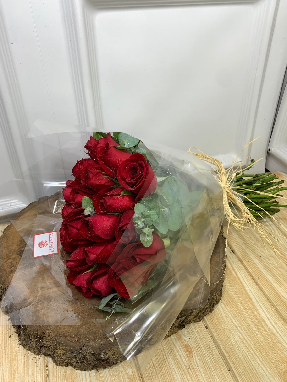 Buquê de 30 Rosas Vermelhas (Papel Transparente) - Imagem 2