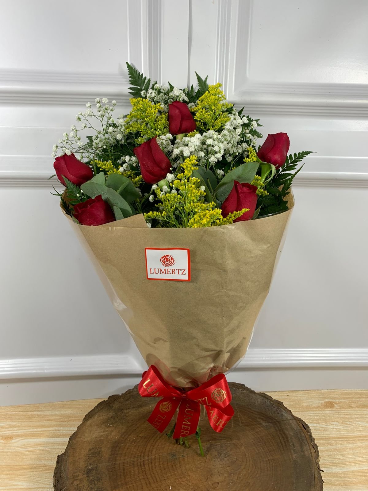 Buquê de 6 Rosas Vermelhas Em Papel Pardo