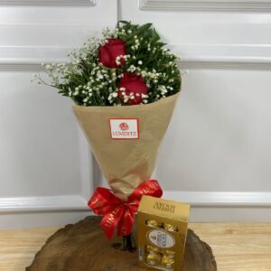 Buquê de 2 Rosas Vermelhas e Ferrero Rocher 8 Unidades