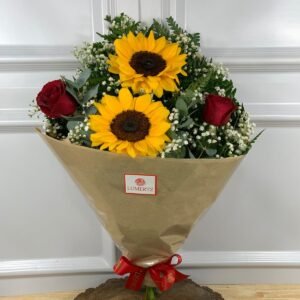 Buquê de 2 Girassóis e 2 Rosas Vermelhas