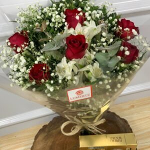 Alternative view of Buquê de 6 Rosas Vermelhas e Ferrero Rocher 8 Unidades