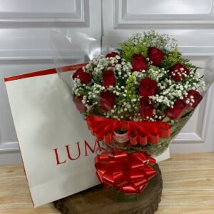 Alternative view of Buquê Na Sacola - 12 Rosas Vermelhas Clássico