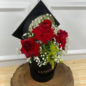 Box Formatura Capelo - 3 Rosas Vermelhas Abertas