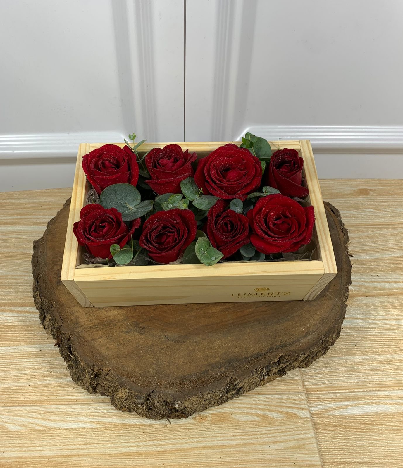 Box Madeira - 8 Rosas Vermelhas - Imagem 2