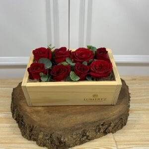 Box Madeira - 8 Rosas Vermelhas