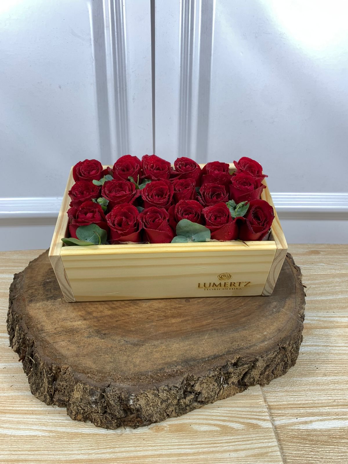 Box Madeira - 18 Rosas Vermelhas