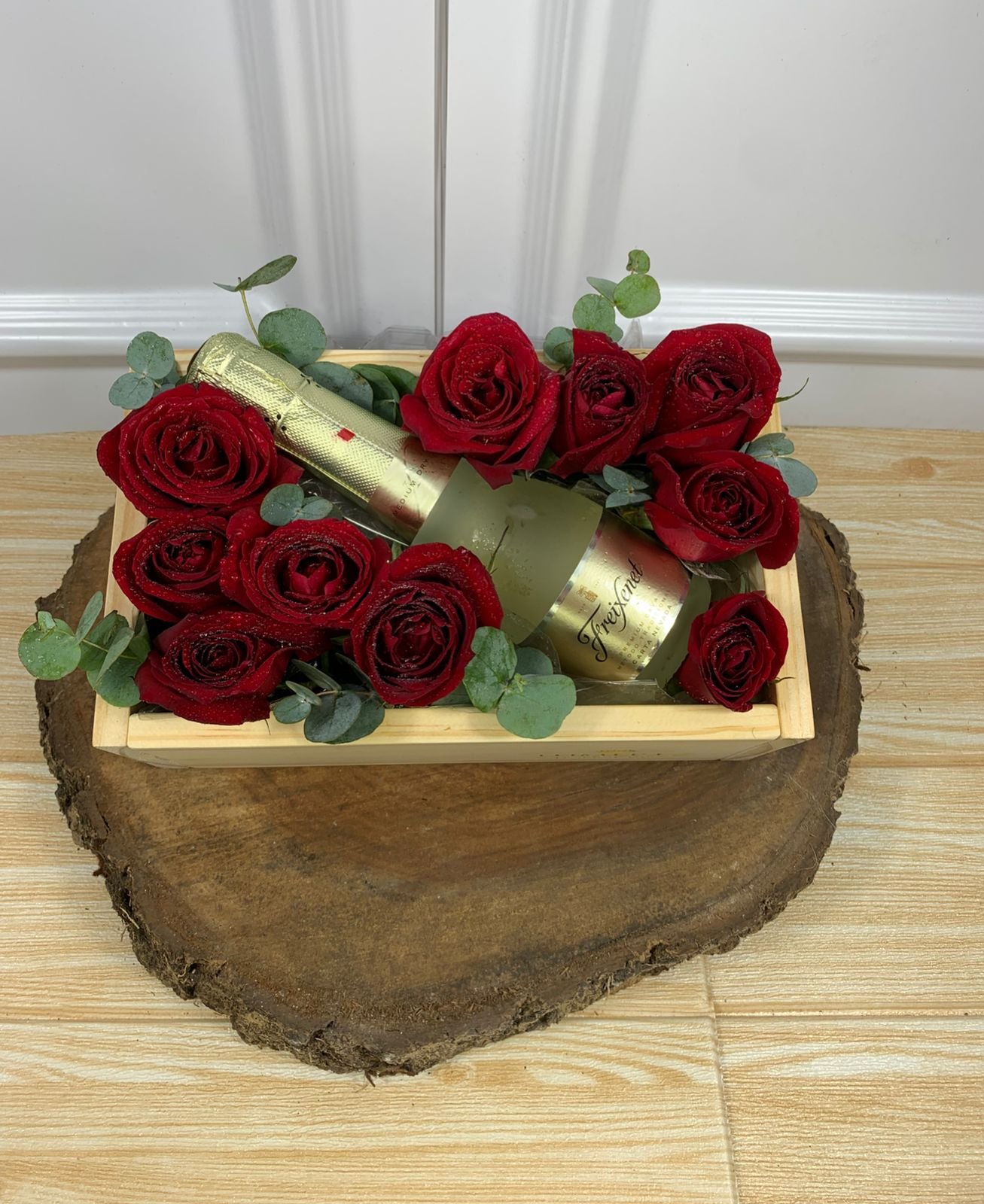 Box Madeira - Freixenet 200ml e 10 Rosas Vermelhas - Imagem 2