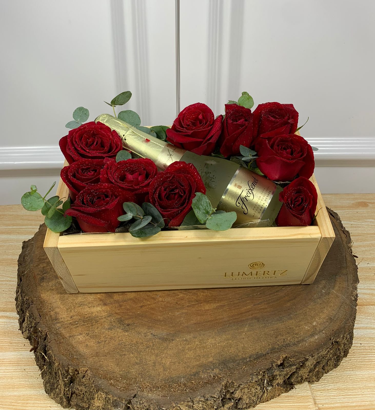 Box Madeira - Freixenet 200ml e 10 Rosas Vermelhas