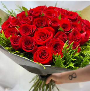 Buquê de 50 Rosas Vermelhas