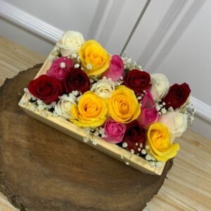 Alternative view of Box Madeira - 18 Rosas Coloridas