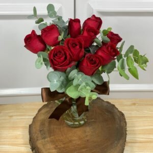 Alternative view of Vidro - Arranjo Alto de 10 Rosas Vermelhas