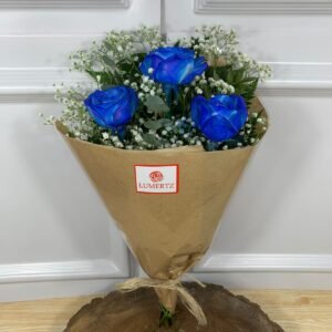 Buquê de 3 Rosas Azuis em Papel Pardo