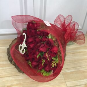 Alternative view of Buquê Com Letra Inicial - 50 Rosas Vermelhas (Escolha a Letra)