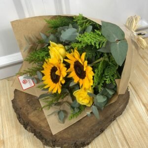 Alternative view of "Para Te Ver Feliz!" - Buquê de 2 Girassóis e 2 Rosas Amarelas