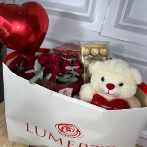 Kit Sacola - Buquê 30 Vermelhas e 1 Artificial, Urso M, Ferrero 12, Balão