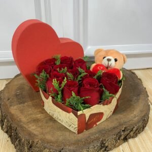 Box Coração Pequena - 10 Rosas e Ursinho
