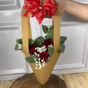 Buquê Na Sacolinha Kraft - 3 Rosas Vermelhas