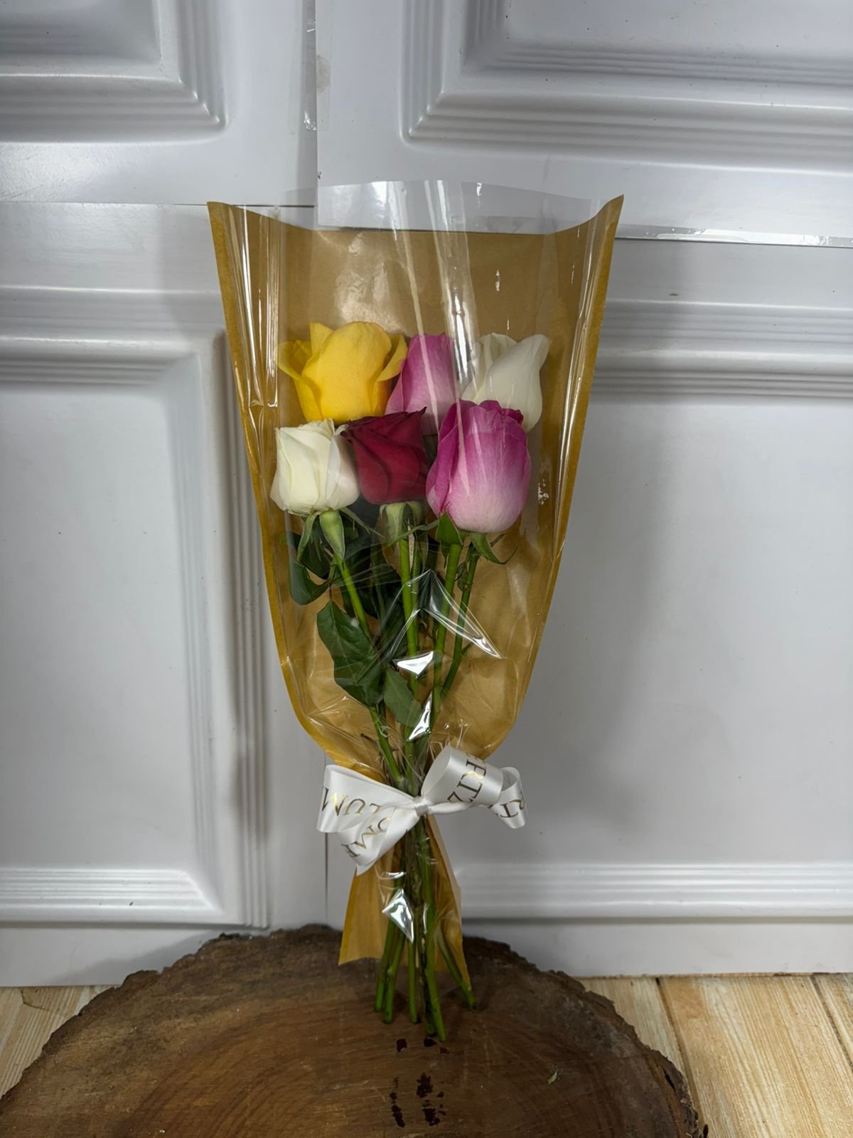 Buquê Na Embalagem Floral - 6 Rosas Coloridas