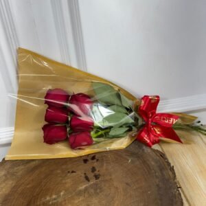 Alternative view of Buquê Na Embalagem Floral - 6 Rosas Vermelhas