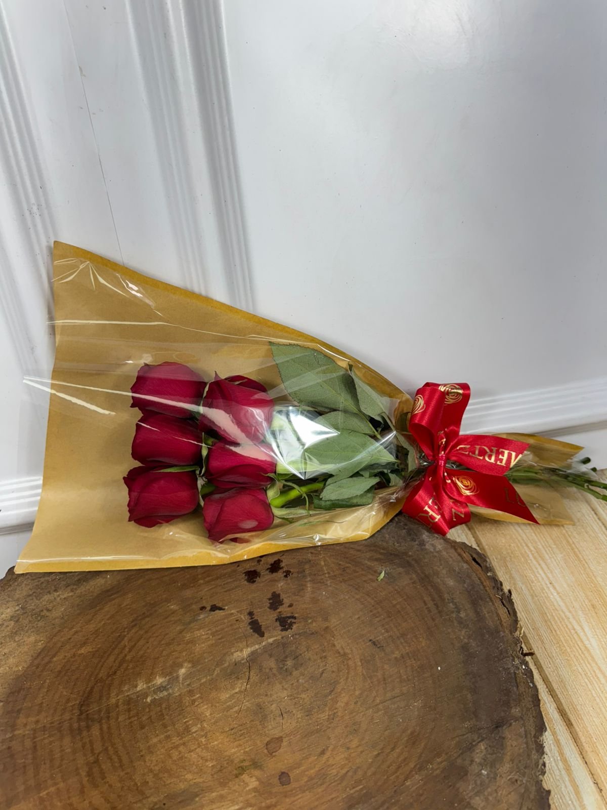 Buquê Na Embalagem Floral - 6 Rosas Vermelhas - Imagem 2