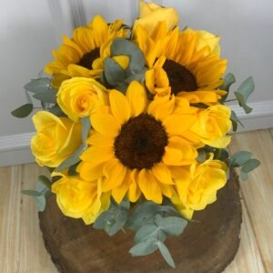 Alternative view of Vidro - Arranjo de 7 Rosas Amarelas e 3 Girassóis