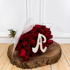 Buquê Com Letra Inicial - 30 Rosas Vermelhas (Escolha a Letra)
