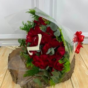 Buquê Com Letra Inicial - 30 Rosas Vermelhas (Escolha a Letra)