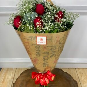 Buquê de 4 Rosas Vermelhas em Papel Pardo